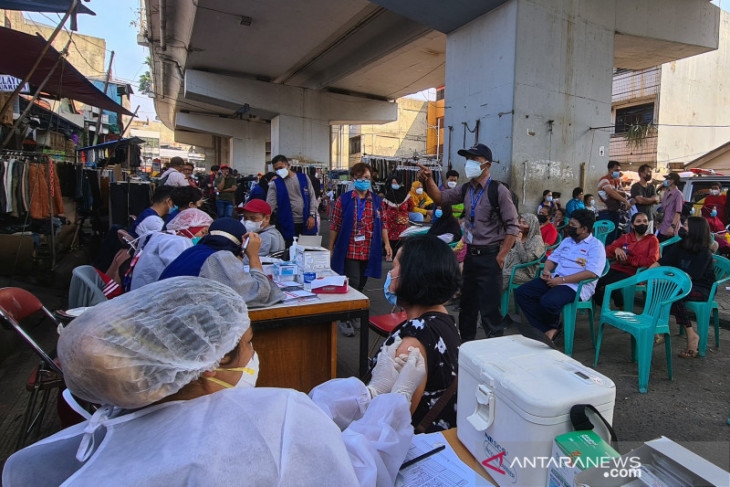 Jakarta, Indonesia nâng mục tiêu tiêm ngừa Covid-19 cho toàn bộ dân